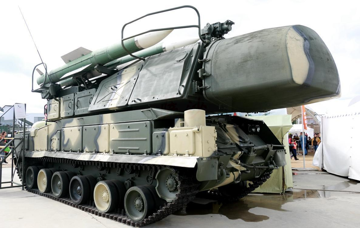 先进的型号是萨姆11,虽然其雷达系统和导弹都被集成在一辆履带底盘上