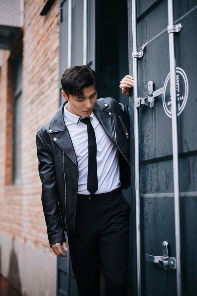 陈昊最新写真释出 网友:行走的荷尔蒙!__凤凰网