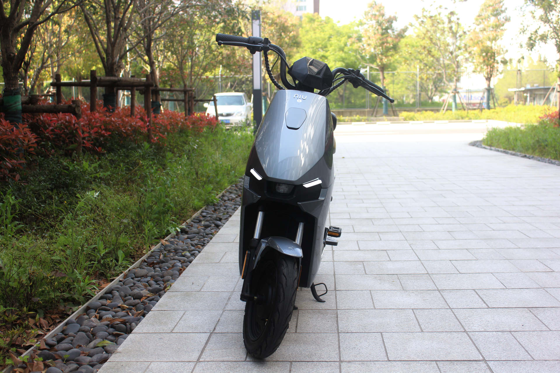 有了汽车为什么还要买小牛gova f0?电动车才是真正的王者!