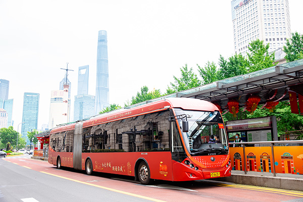 本文图均为巴士三公司 供图6月10日,上海开行"中共一大"红色公交主题