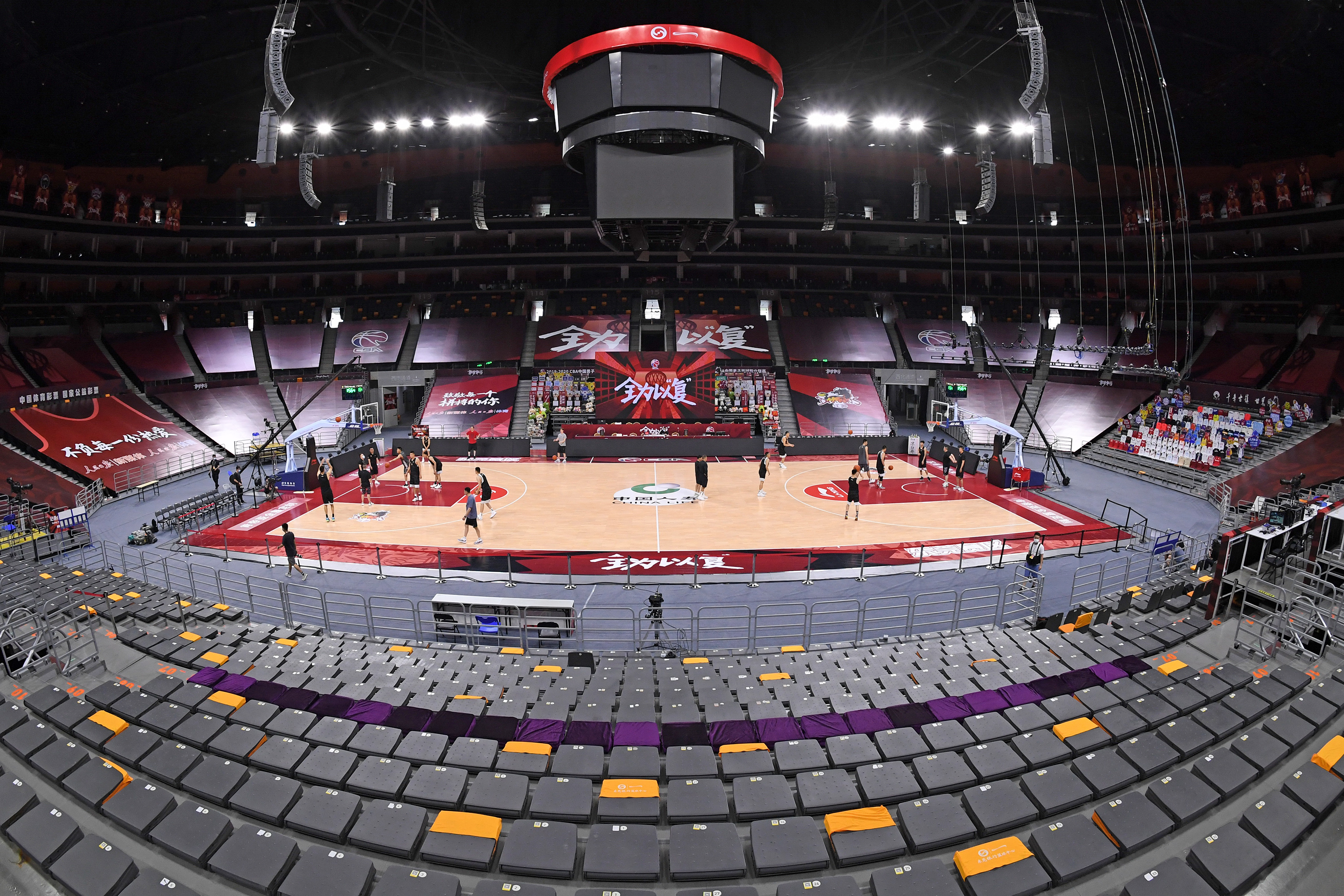 篮球职业联赛(cba)将于6月20日复赛,将以赛会制空场比赛的方式在青岛