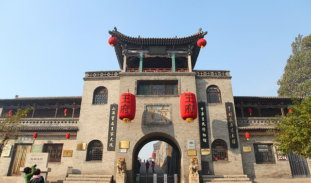 王家大院:晋商宅院建筑代表,雕刻艺术精湛,空间格局大气