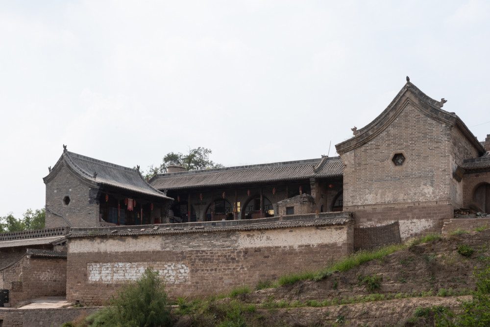 山西有座"立体"的古村,窑洞高低错落保留完好