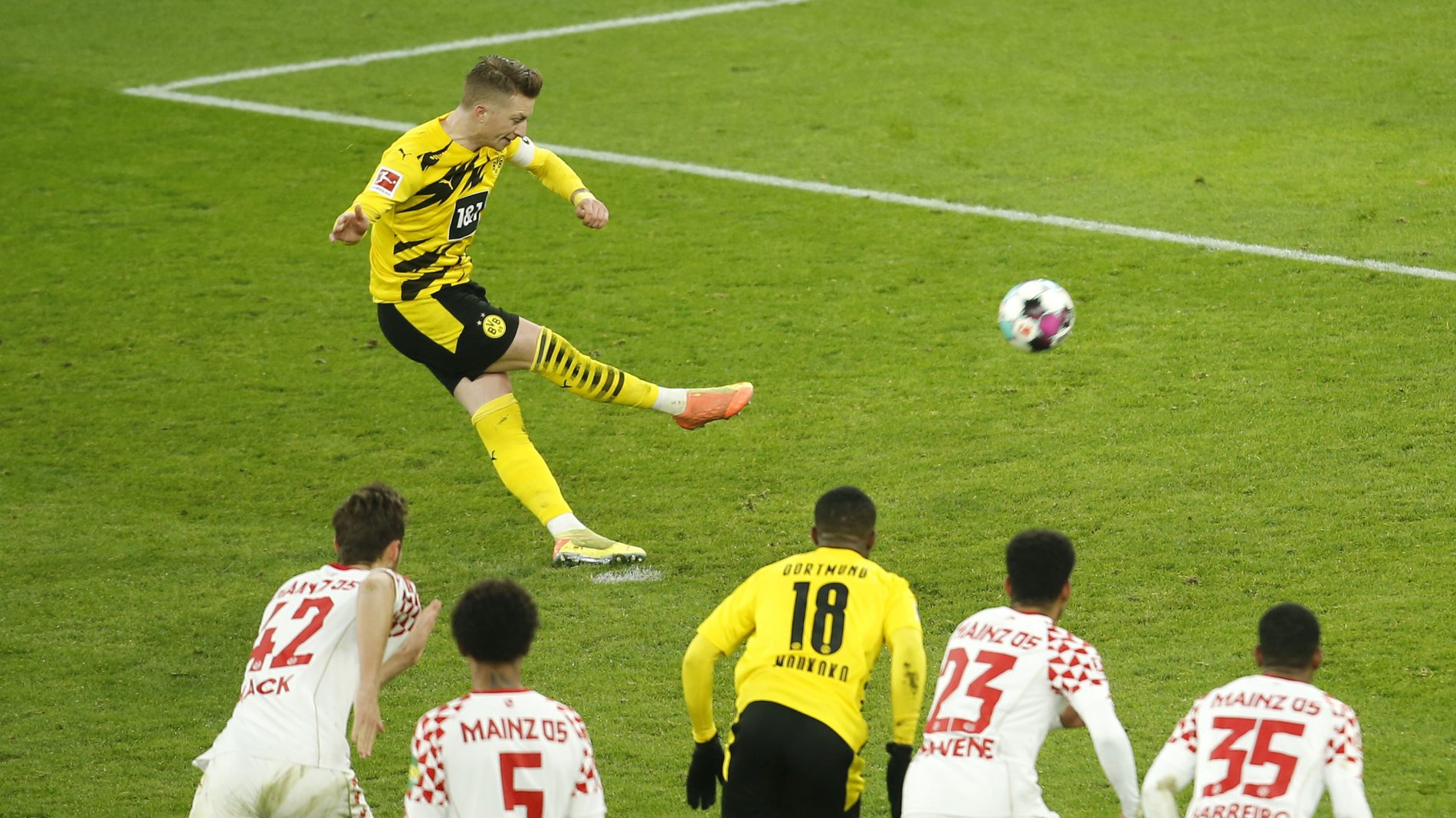 罗伊斯最近点球9罚5中,德媒建议多特让哈兰德担任点球手