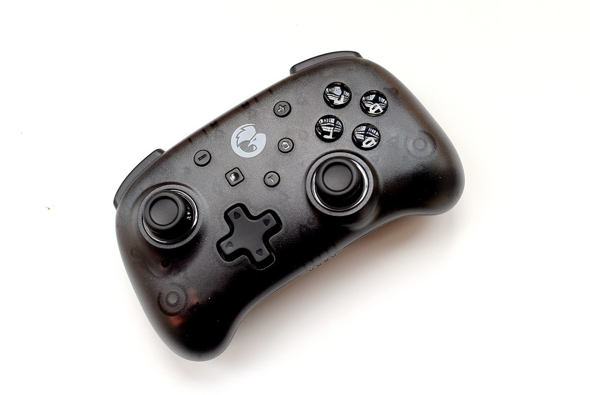 盖世小鸡t4 mini游戏手柄:可调灯光,震动,支持多平台__凤凰网