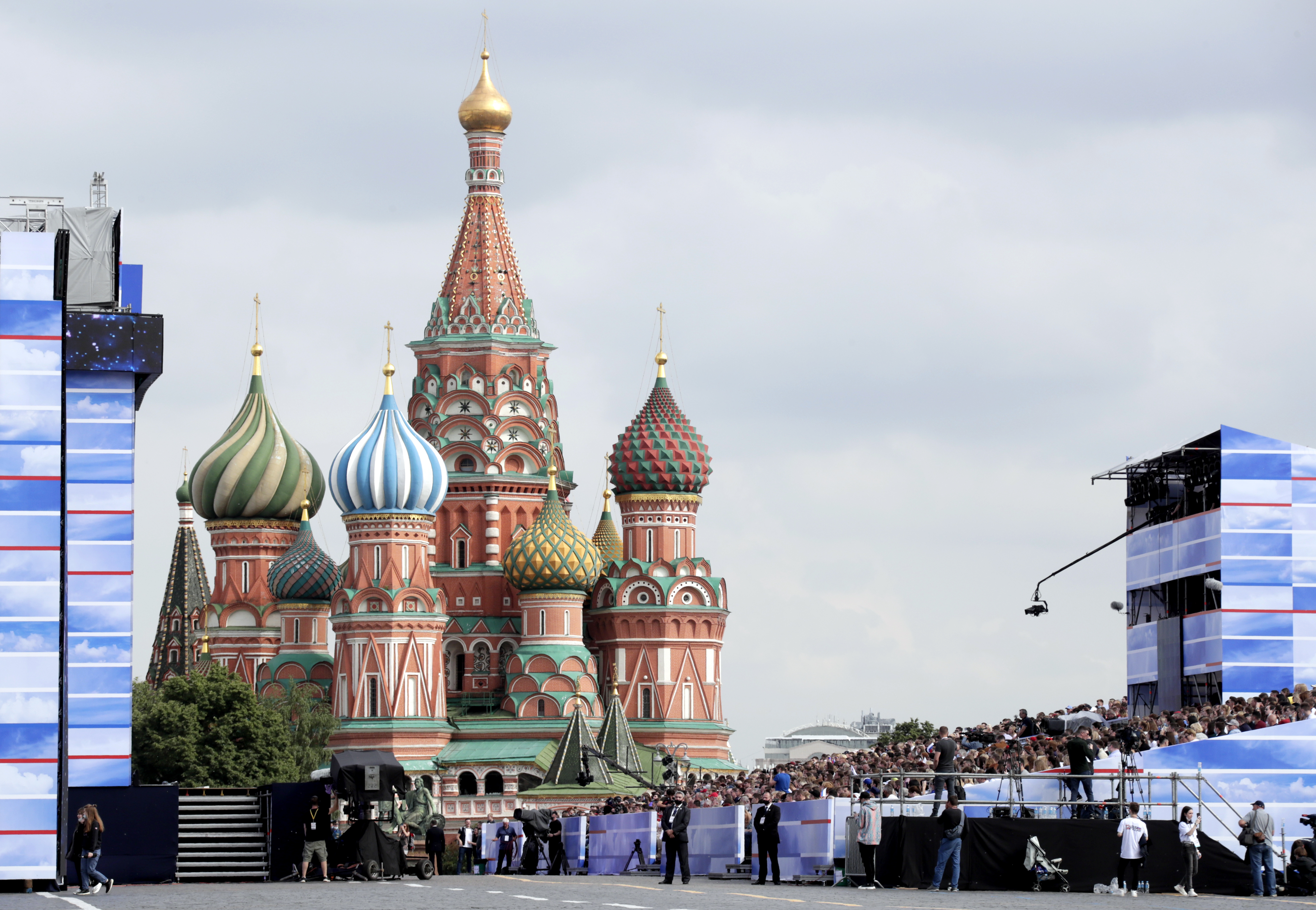当地时间2021年6月12日,俄罗斯莫斯科红场举行音乐会,庆祝俄罗斯日。 视觉中国 图