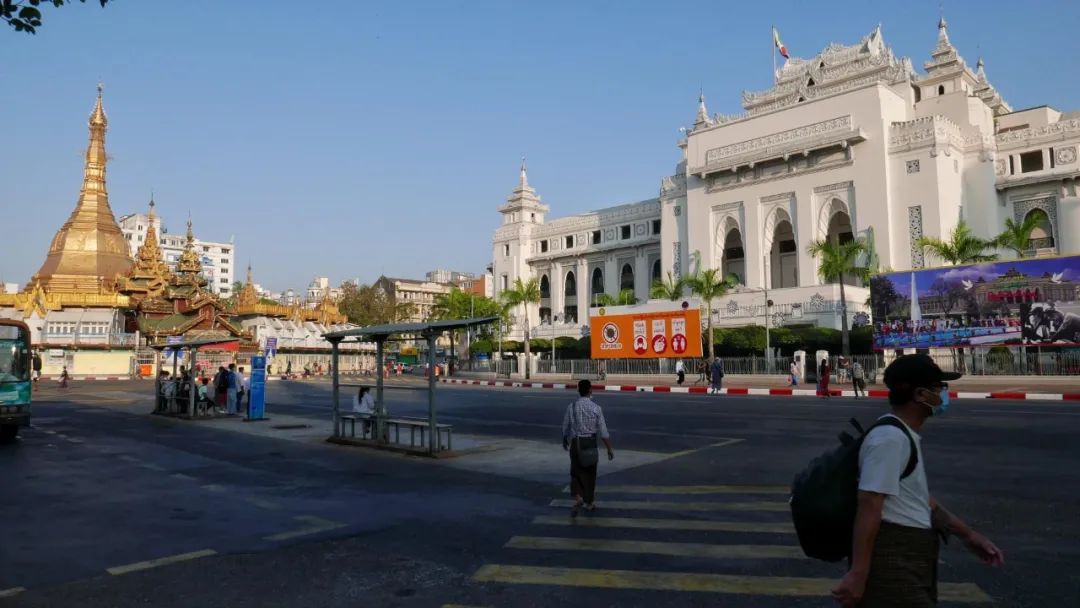 当地时间2月1日凌晨,缅甸仰光,内比都等多座城市出现大范围通信中断.