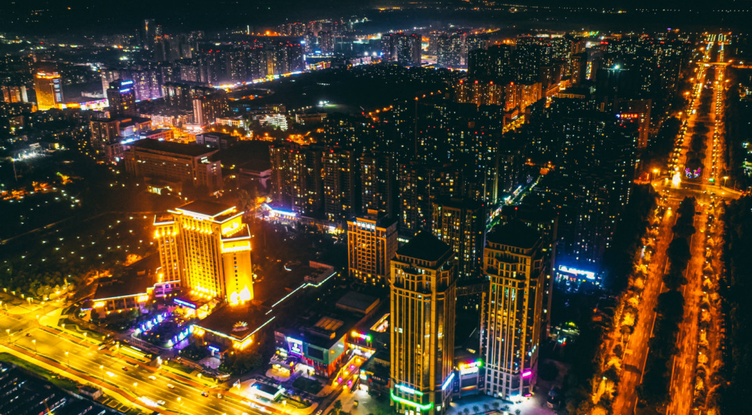 可以预测,被城市双动脉加持的蜀都新城发展,就是把油门踩到底,一个字"