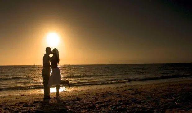 生活简单就迷人,人心简单就幸福;生活有进退,输什么也不能输心情.