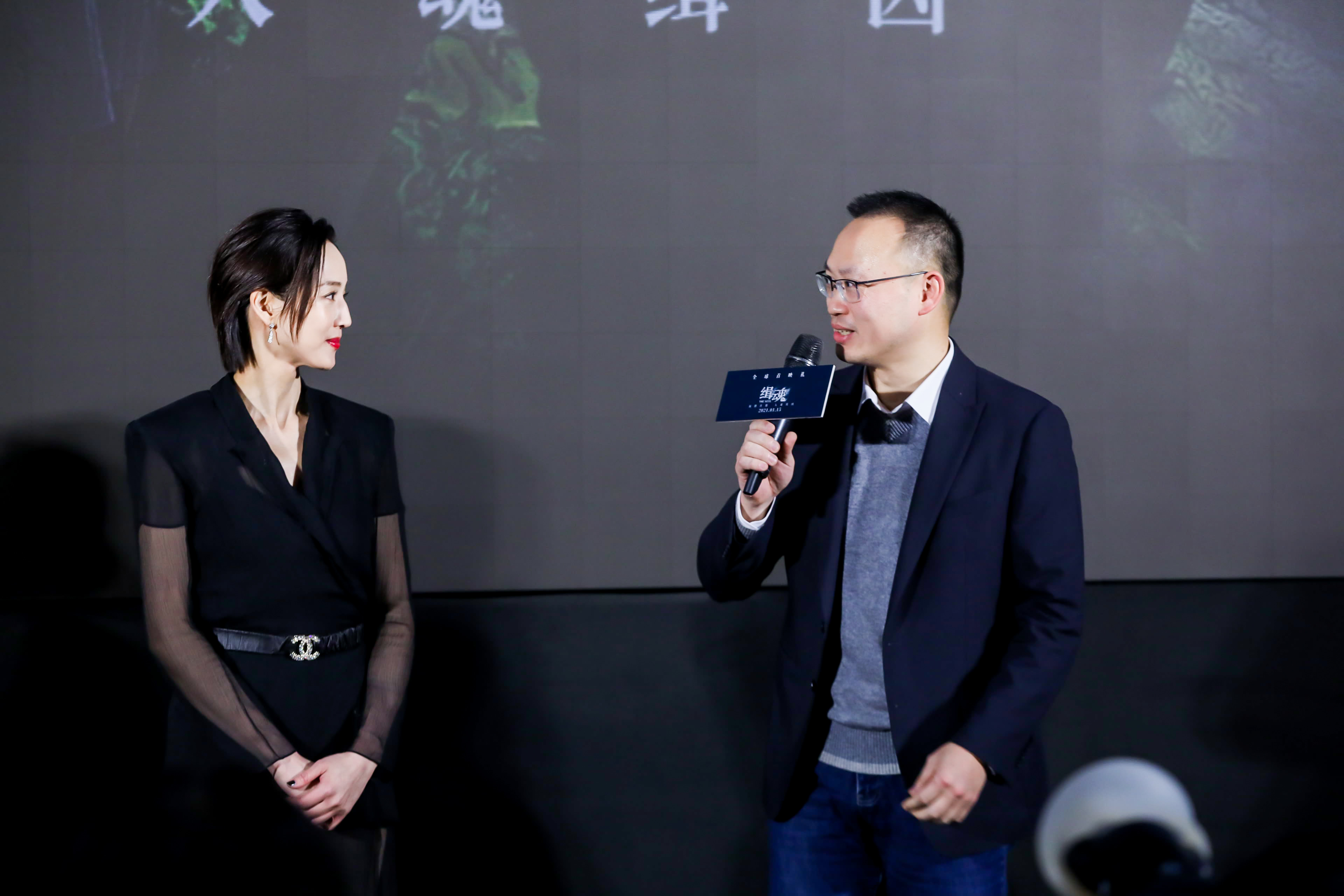 原著作者江波(右)、女主演张钧甯