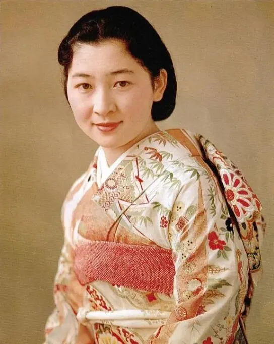 上图_ 美智子的和服像