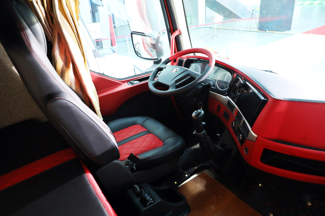 270马力 木地板 套色内饰,这样的乘龙h5载货车你见过吗?