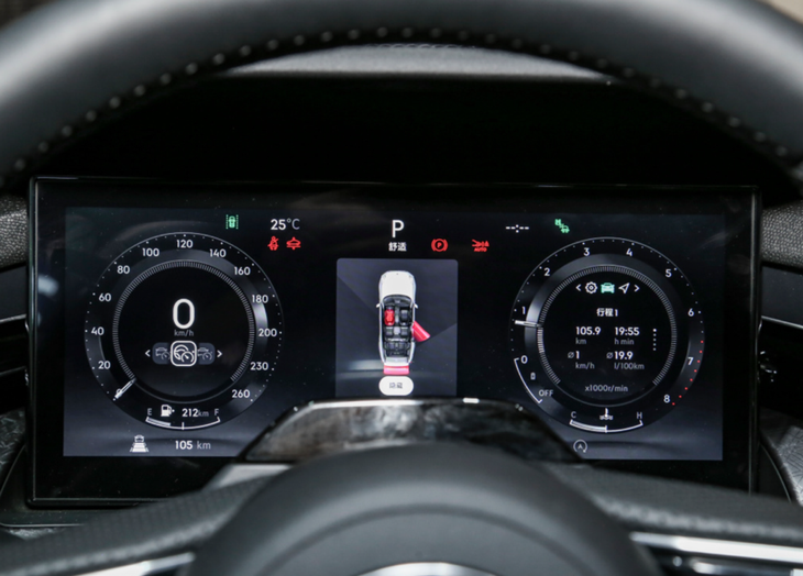 领克家族基本保持一致,提供平底三辐式多功能方向盘,12寸内嵌中控液晶