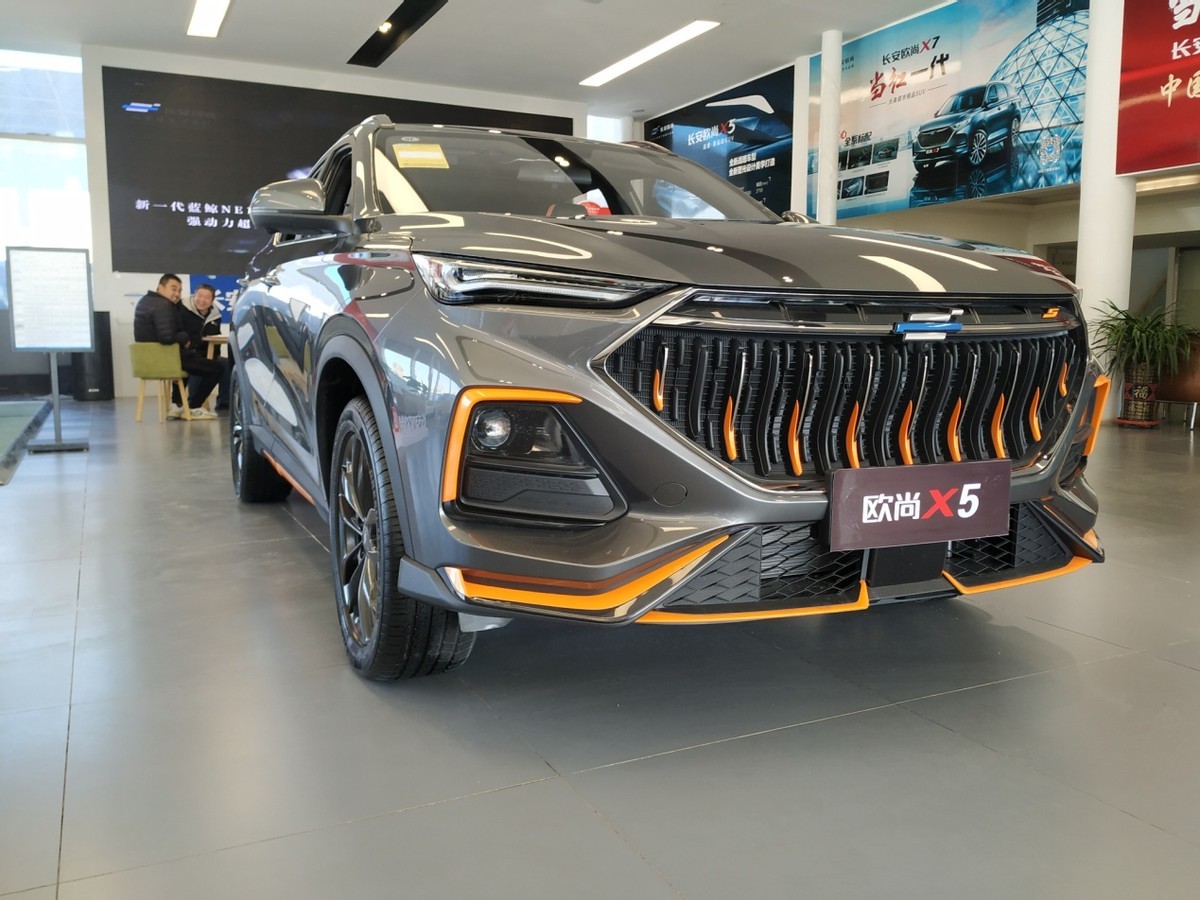 长安欧尚x5运动版到店实拍年轻人第一台运动suv名不虚传