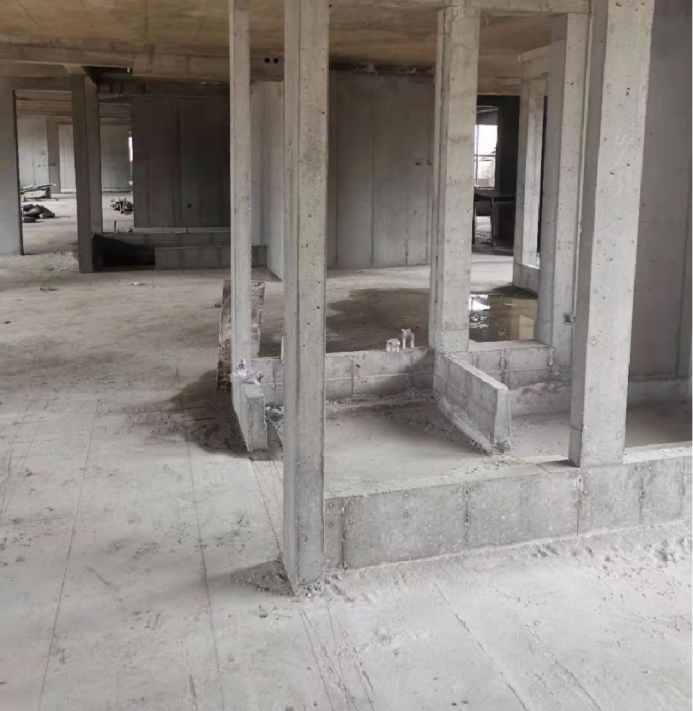 施工现场图 主楼标准层采用大品牌高强度高精度铝模,有效保障混牧土