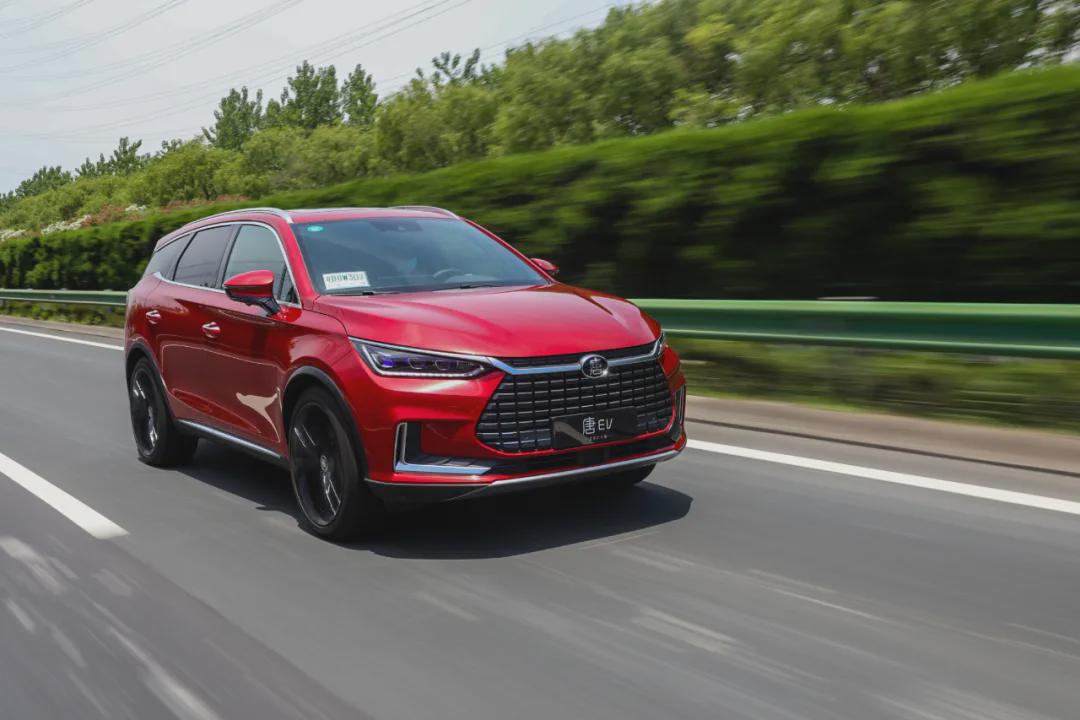 佩刀而来的2021款比亚迪唐ev成为爆款的潜力有多大