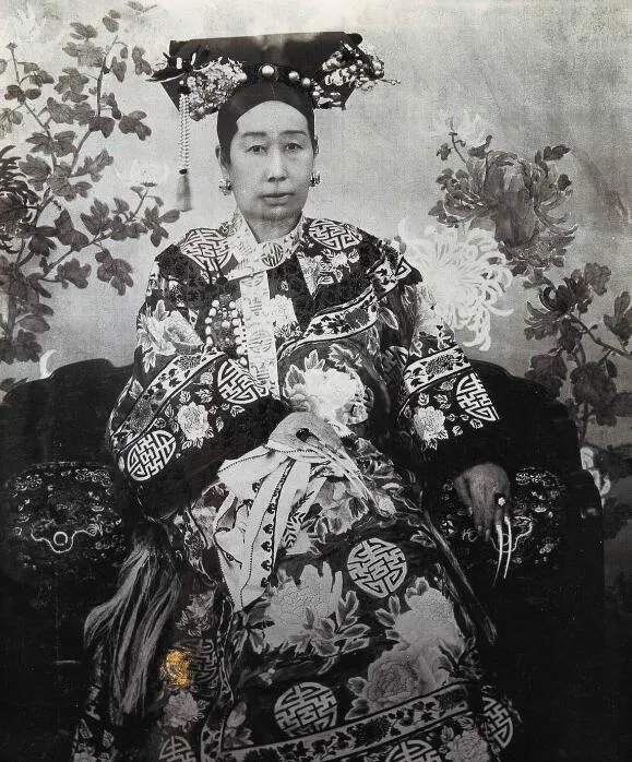上图_ 慈禧(1835年—1908年)即孝钦显皇后