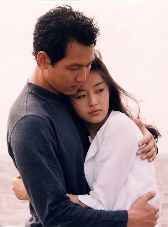 鱿鱼游戏男主魅力四射曾与三星前太子妃热恋和金敏喜公开撒糖