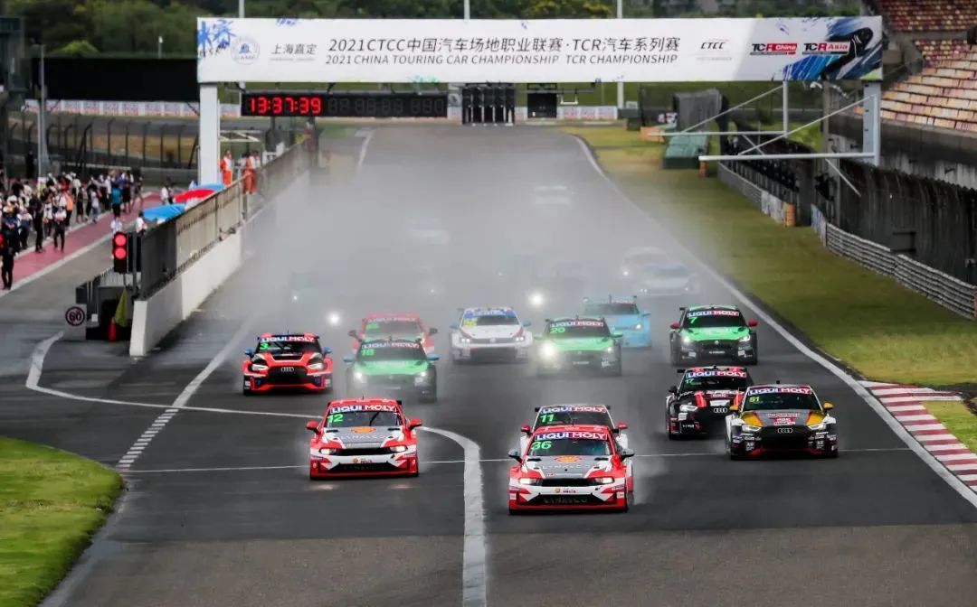 文|张冰9月12日,即将到来的台风让上海国际赛车场有些晴雨不定.