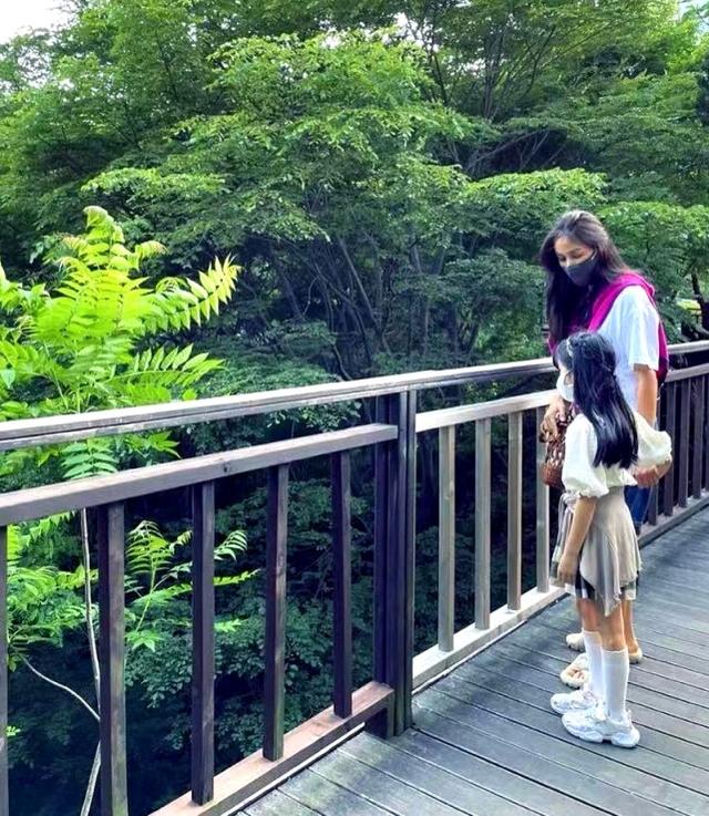 张东健变摄影师为太太与子女拍照11岁长子身高接近一米七