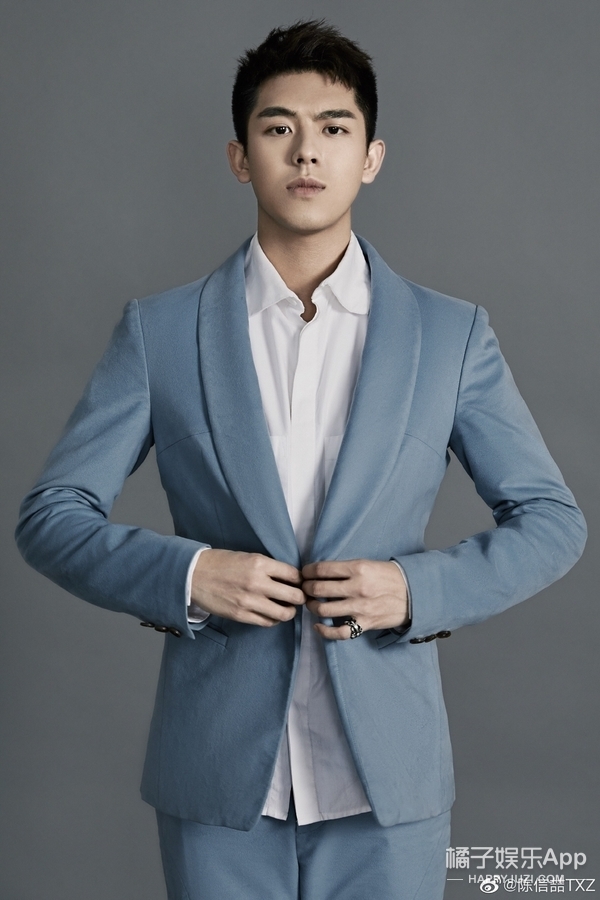 现在长这样↓马来西亚人,今天的男主陈信喆,只有他,专注于李莎.