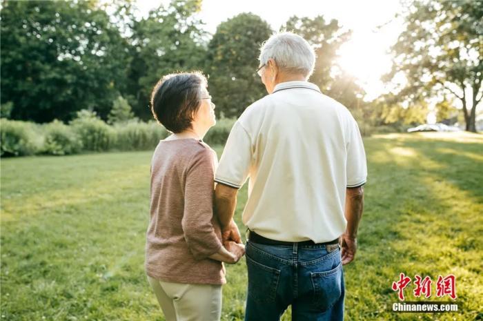 老人资料图。来源:视觉中国