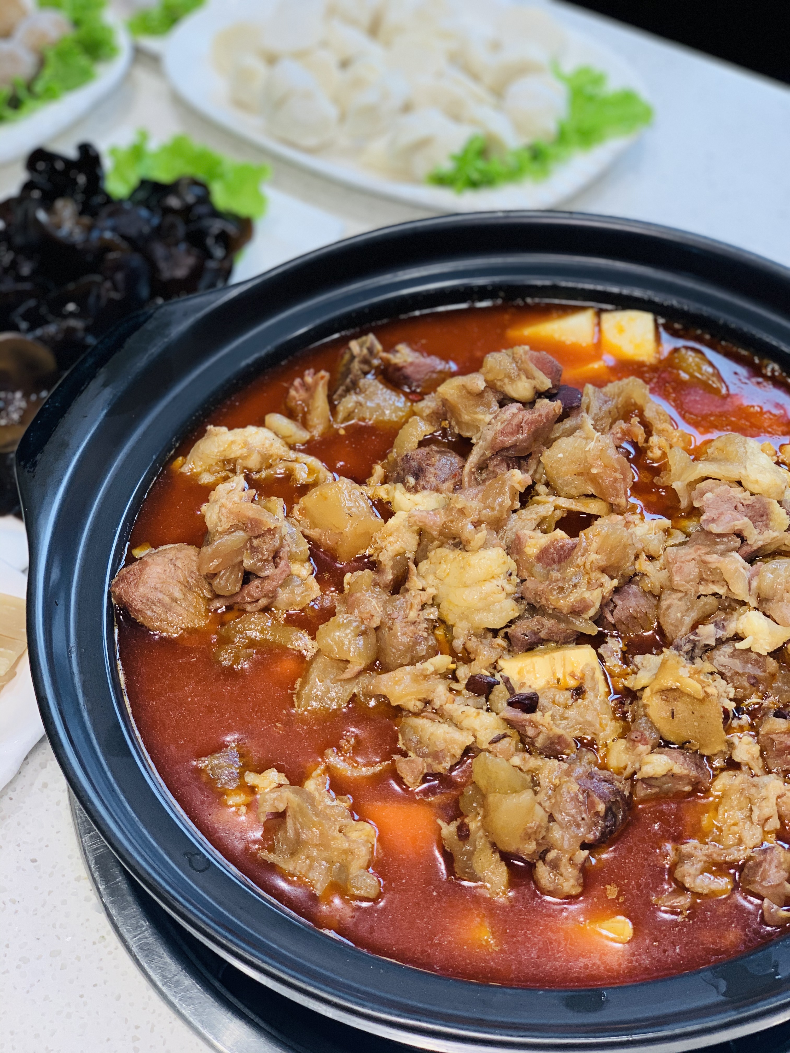 在长春,人均四五十,就能吃上一大锅炖得烂糊的筋头巴脑__凤凰网