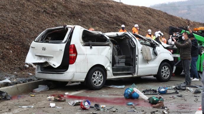 韓國一高速路段發生嚴重車禍,已致中國公民6死4傷