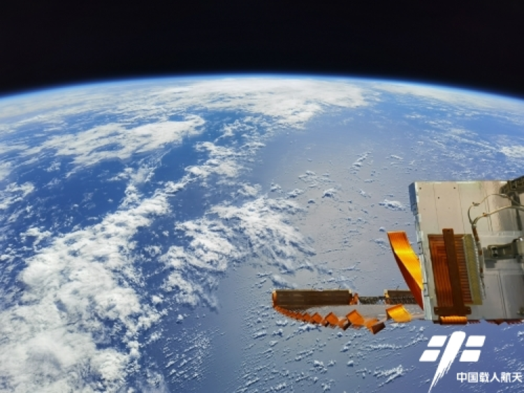 图注：神舟十二号航天员汤洪波从中国空间站拍摄的地球