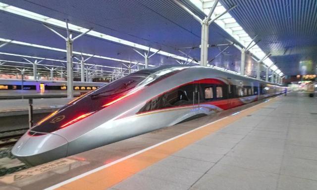图为中国高铁在古代中国文明开创的四大发明为人类文明发展作出了巨大