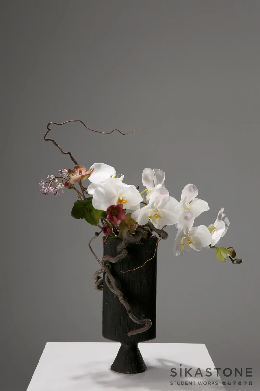 所有理论是为了自由创作而存在 赋予东方插花现代的视野 造型与色彩