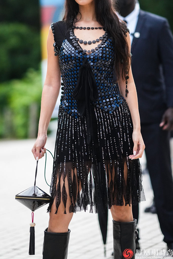 当地时间2021年7月5日,巴黎,贝拉·哈迪德( bella hadid)抵达lv