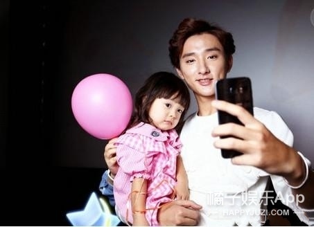 还记得放开我北鼻哈琳吗她和易烊千玺拍戏了