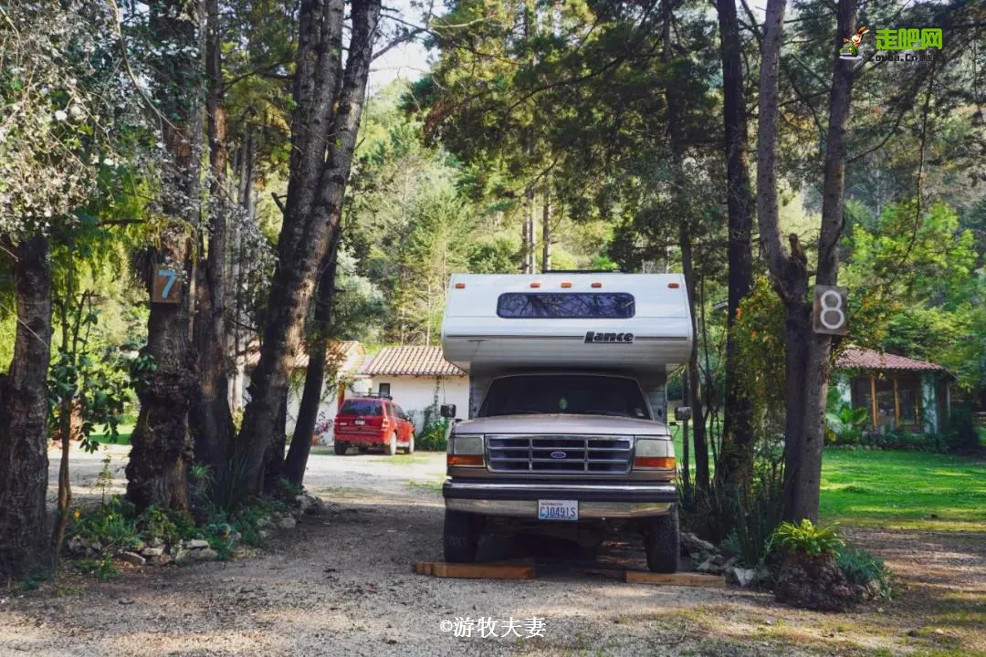 这对90后夫妻，在西北大环线上相识，婚后辞职买房车自驾环游拉美