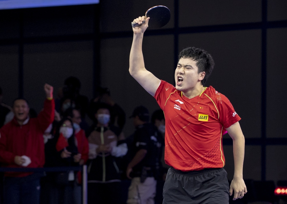 2021世界乒乓球锦标赛男单四分之一决赛中,中国选手梁靖崑以4比3战胜