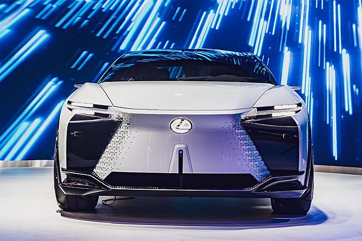实拍雷克萨斯lfzelectrified能成为日系电动车天花板