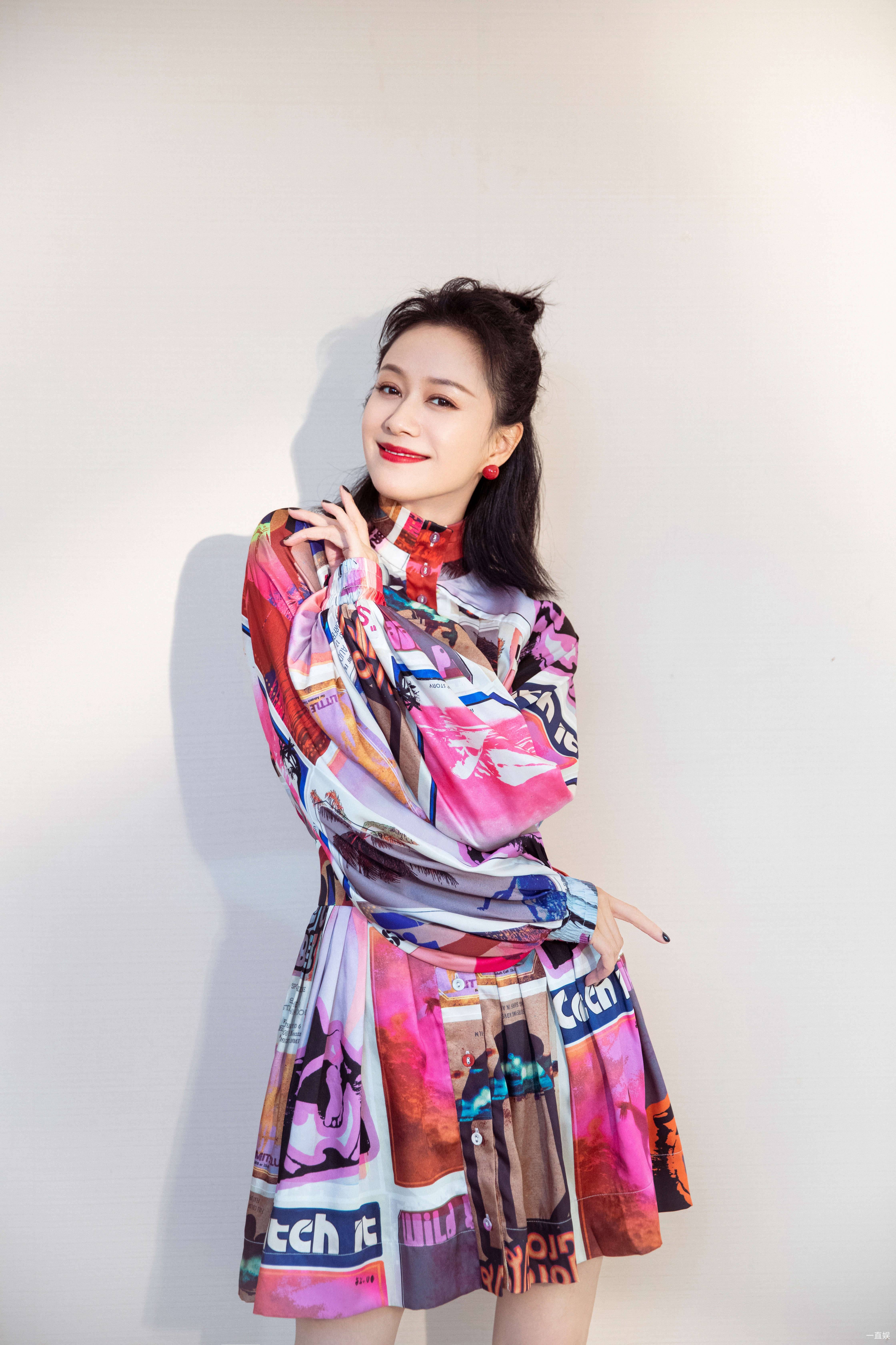 全女性脱口秀节目《听姐说》 倪虹洁跨界爆梗热辣回应非议__凤凰网