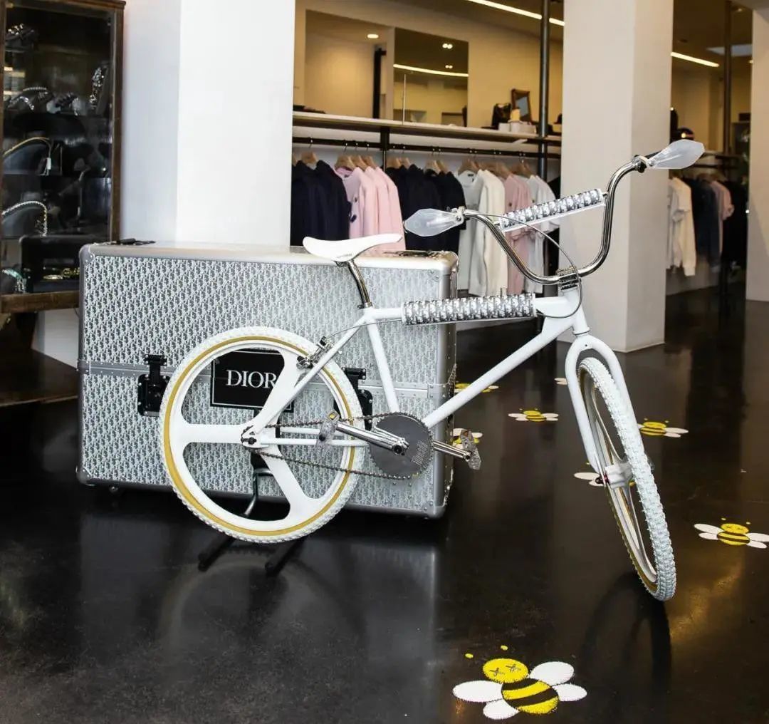 香奈儿在2008年推出一款自行车