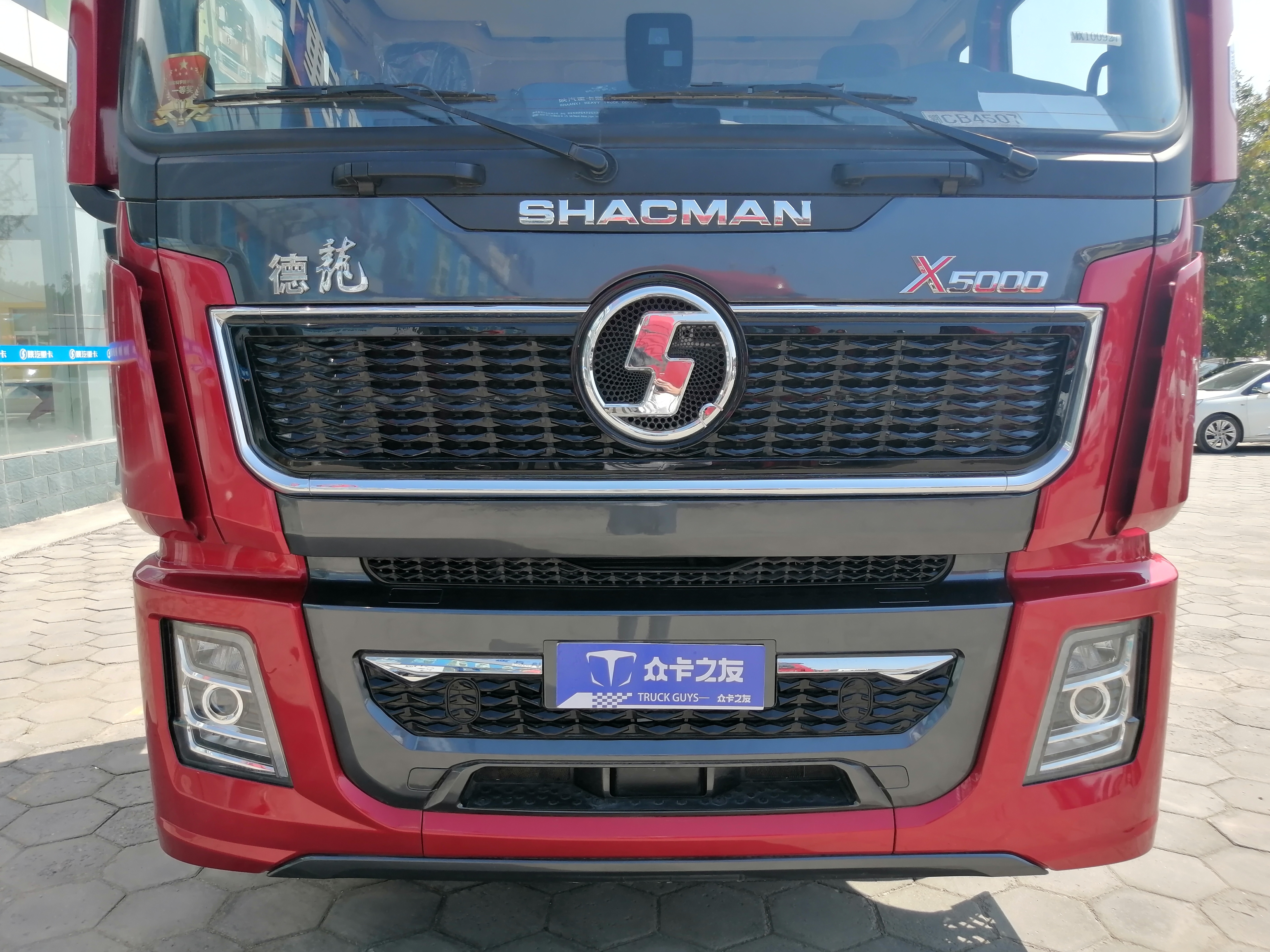 实拍德龙x5000,瞄向干线物流,1000l大油箱,比解放j6p还强__凤凰网