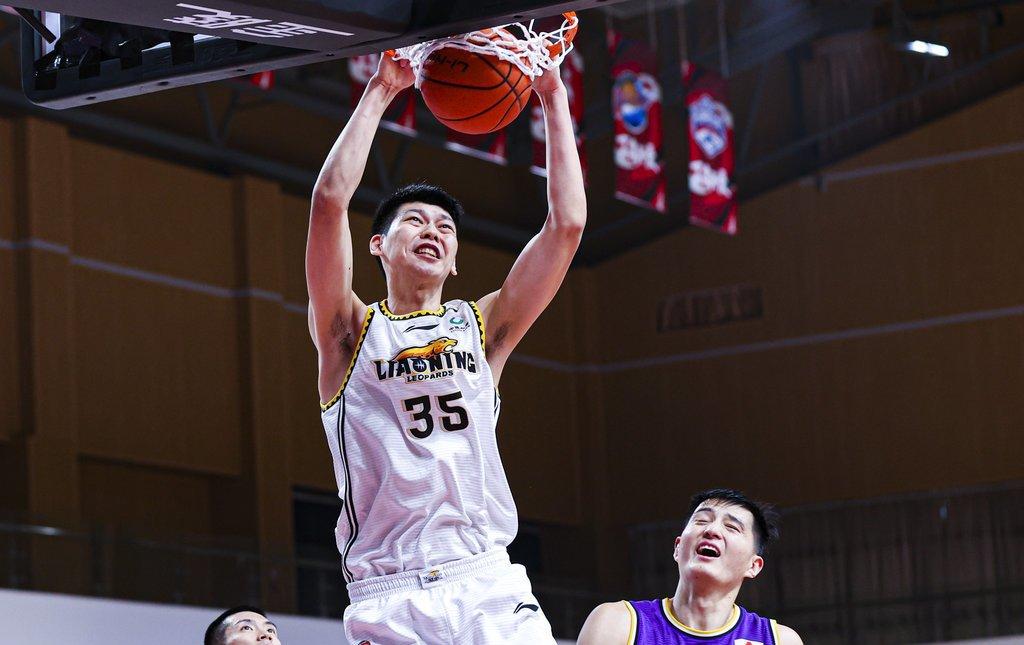 苦不苦想想朱荣振被教练杨鸣当场喷被队内大牌郭艾伦直接吐槽