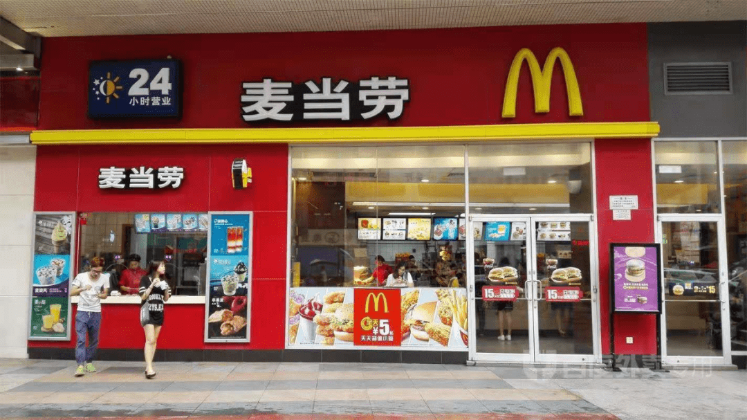 比如肯德基,麦当劳的门头设计,往往离很远消费者都能一
