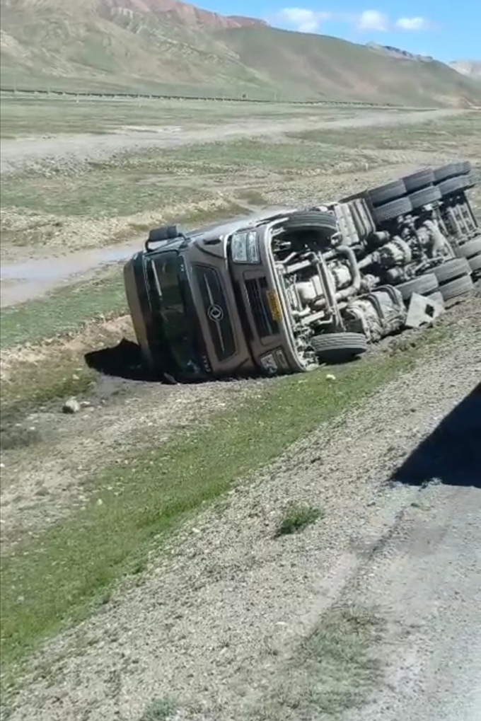 去年7月,刘坤荣在途中碰到事故现场。 受访者供图