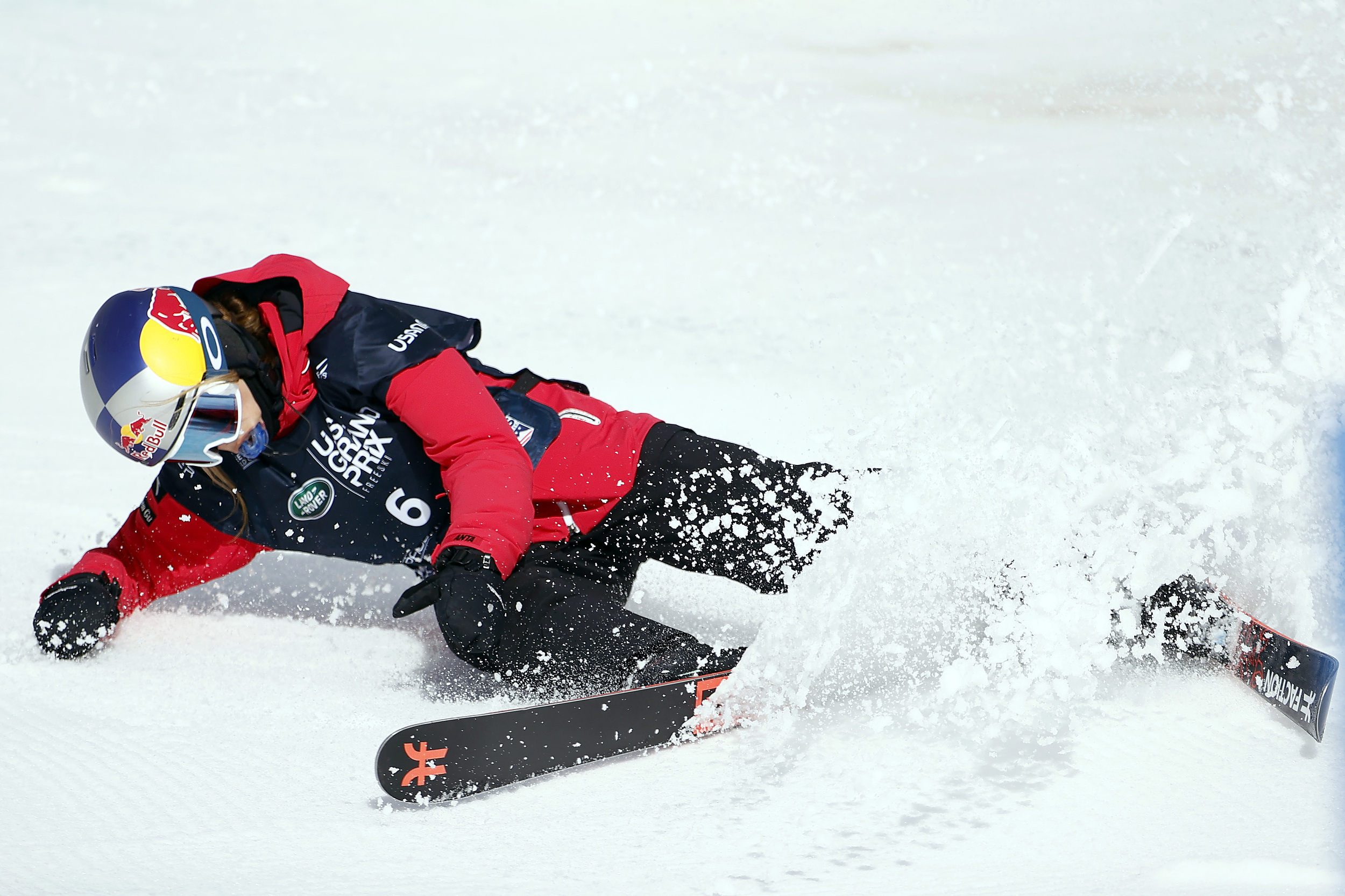 谷爱凌此前在坡面障碍技巧决赛中出现失误。