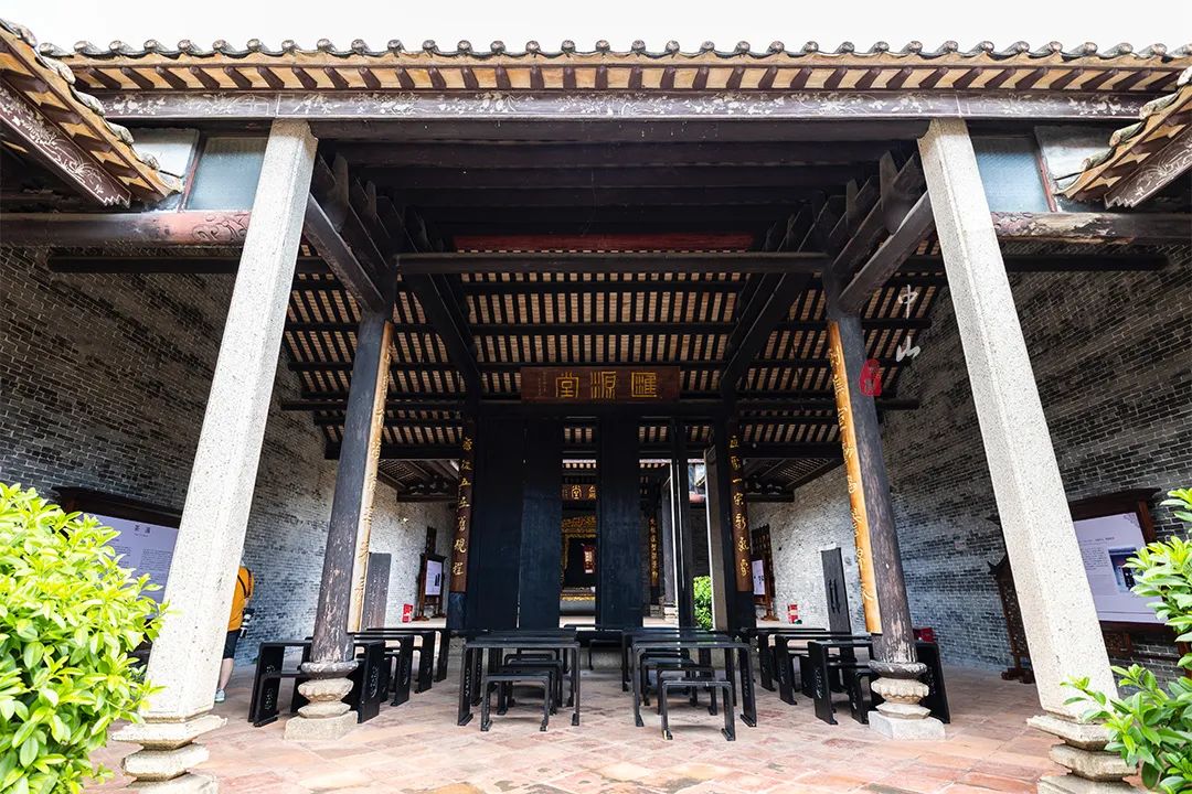 广东第一大姓氏,有一座中山最大宗祠,匾额上皇帝却只提了半个字