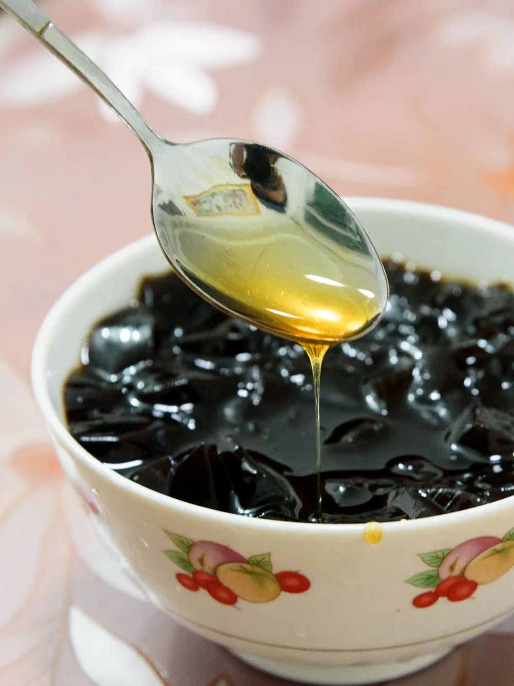 潮汕草粿,也叫黑凉粉.