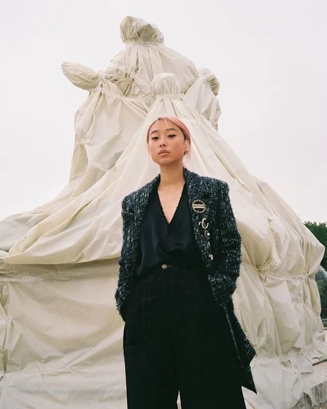 成vogue最年轻主编,却被嘲太丑?