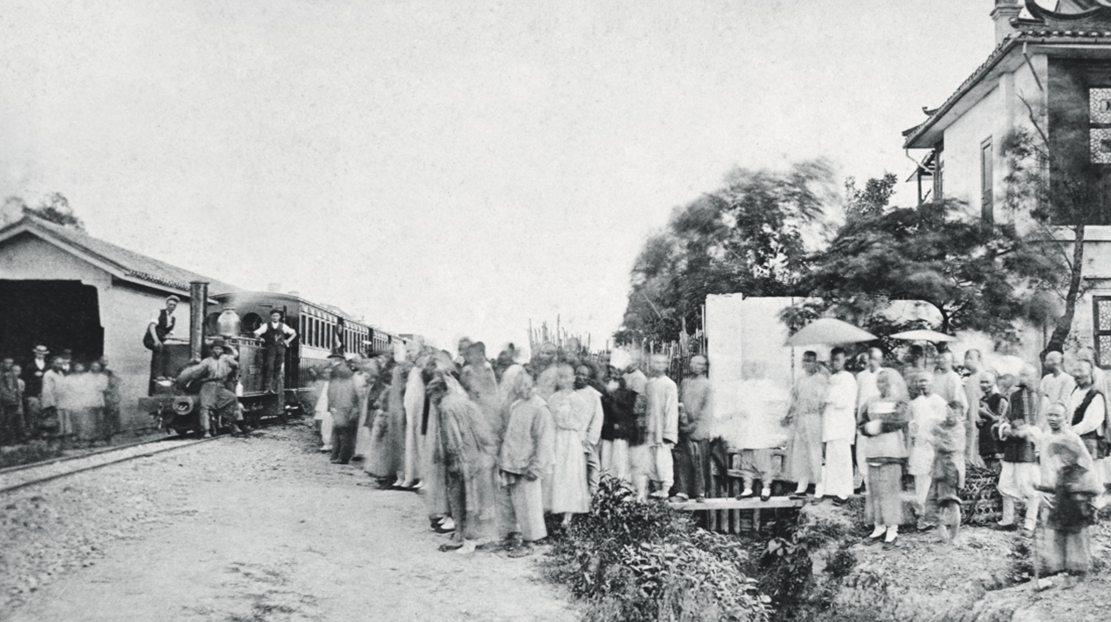 1876年7月3日,吴淞铁路通车典礼 《中国铁路百年老站》图