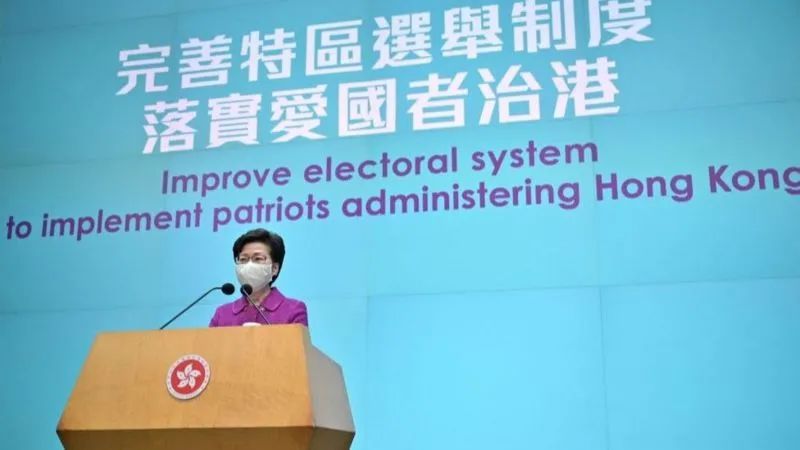 3月8日,香港特区行政长官林郑月娥会见媒体。图源:港媒