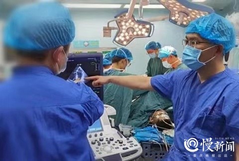 罕见“镜面人”患肝癌 医生：手术“反着做” 每秒都在脑筋急转弯