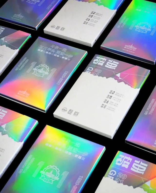 油墨纸张设计感 今年大学录取通知书有何不同